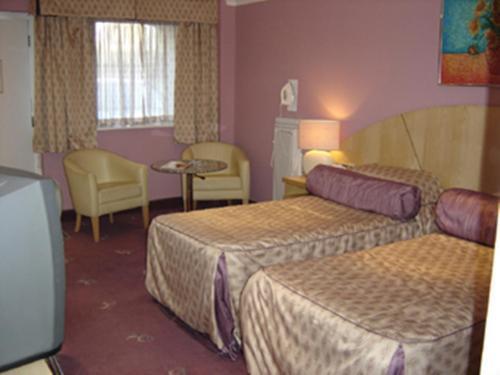The Harrow Hotel London Room photo