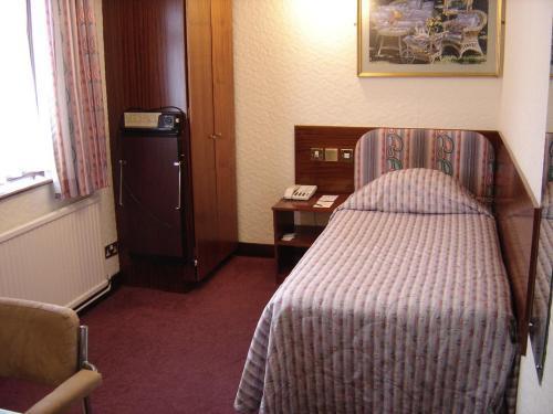 The Harrow Hotel London Room photo